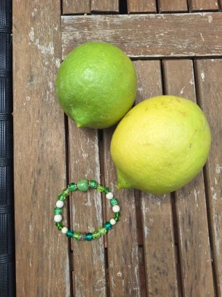 Pulsera mujer artesanal verde y blanca