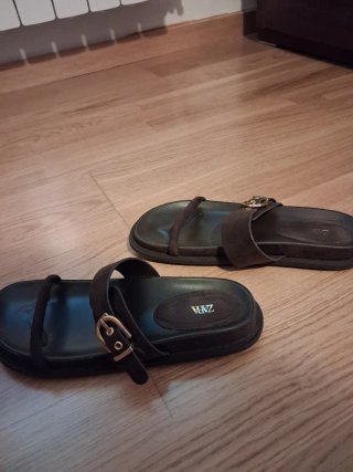 Sandalias Zara Marrones con Hebilla