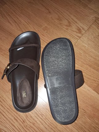 Sandalias Zara Marrones con Hebilla
