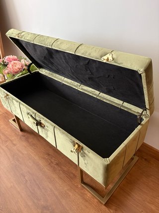 Banqueta terciopelo verde con detalles dorados