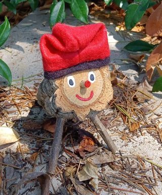 Tió de Nadal natural madera y tela