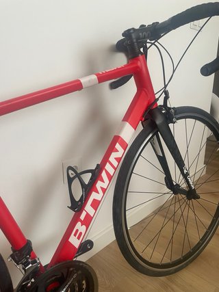 Bicicleta de carretera Btwin Roja