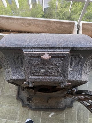 Estufa antigua hierro fundido decorativa