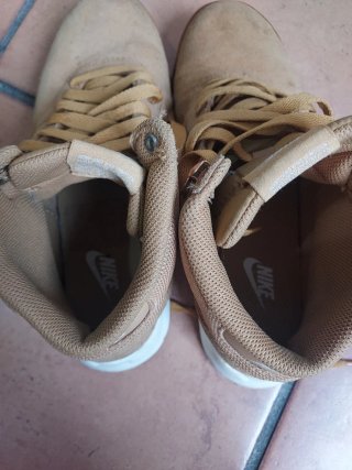 Tenis Nike Beige hombre talla 40