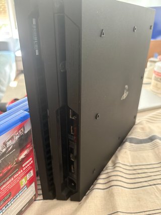 PlayStation 4 Pro Negra + Juegos + mandos y funda
