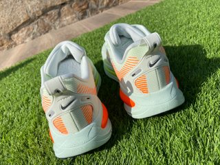 Nike ZoomX Vomero 18 Hombre Blanco Naranja