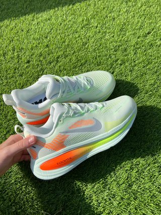 Nike ZoomX Vomero 18 Hombre Blanco Naranja