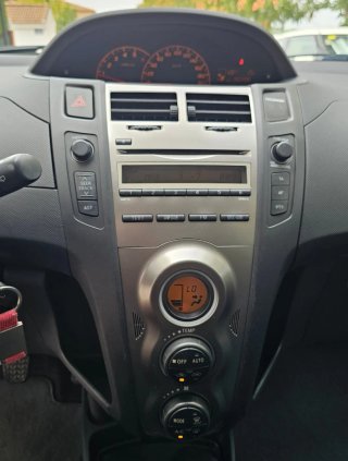 Toyota Yaris 2011