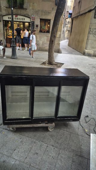 Expositor refrigerado negro 3 puertas