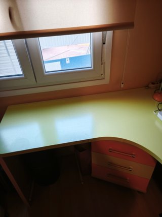 Escritorio de madera esquinero