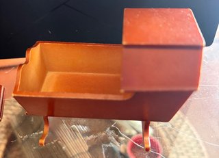 Muebles de estilo madera antiguo para muñecas