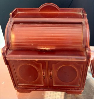 Muebles de estilo madera antiguo para muñecas