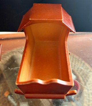 Muebles de estilo madera antiguo para muñecas