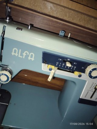 Máquina de coser Alfa eléctrica