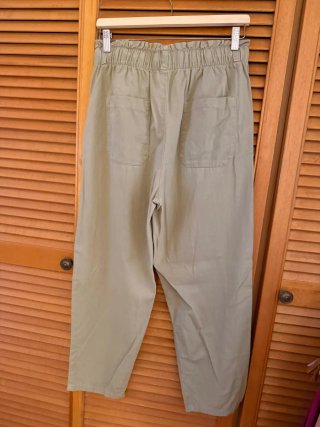 Pantalones chinos verde oliva