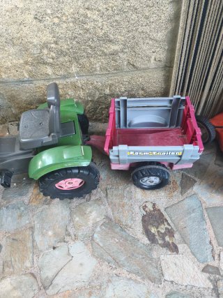 Tractor de pedales con remolque
