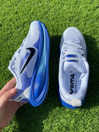 Nike ZoomX Vomero 18 - Azul/Blanco