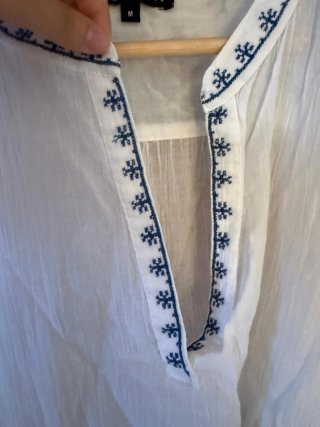 Camisa blanca bordada azul Talla M