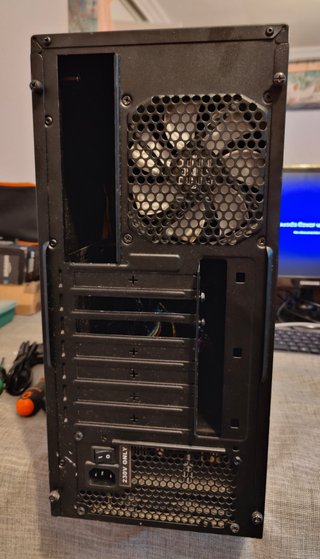 Caja Cooler Master + Fuente NOX 700W ATX