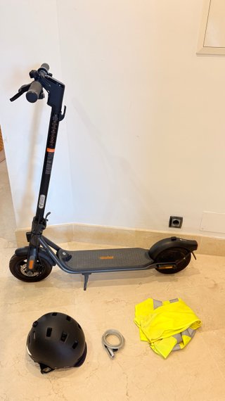 Patinete Ninebot F2 muy poco uso + Accesorios