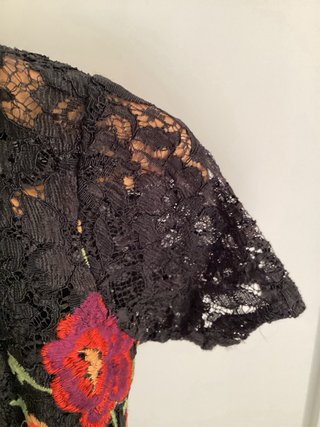 Blusa Zara Negra Bordada Flores Manga Corta Talla