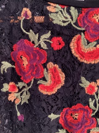 Blusa Zara Negra Bordada Flores Manga Corta Talla