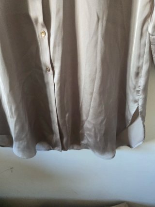 Camisa larga Zara satinada visón Talla XS