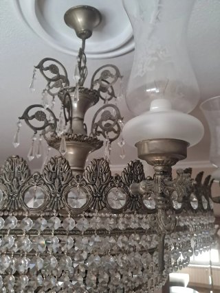 Lámpara de araña de cristal y metal