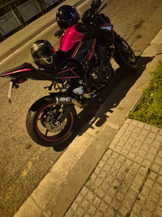 Kawasaki Z900 Negra/Roja Naked