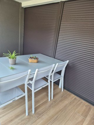 Mesa extensible Naterial aluminio gris/blanco
