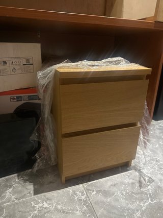 Mesita de noche de madera