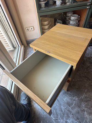 Mesita de noche de madera