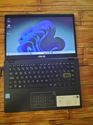 Asus VivoBook 14" (Impecable) -Ideal Casa/Estudiar