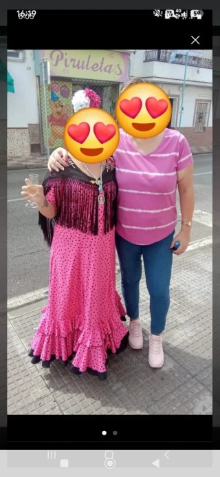 Traje de flamenca rosa con lunares negros