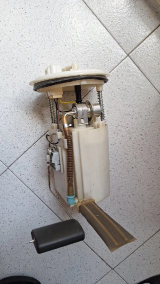 Bomba y regulador de combustible Hyundai i30 2009