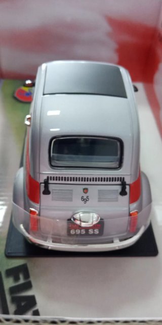 Maqueta coche Fiat Abarth 695 SS/Escala 1:18/500