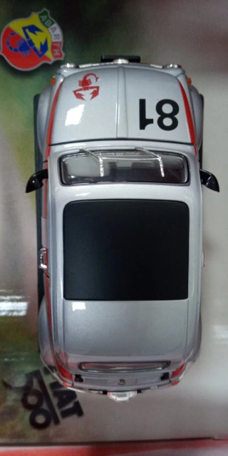 Maqueta coche Fiat Abarth 695 SS/Escala 1:18/500