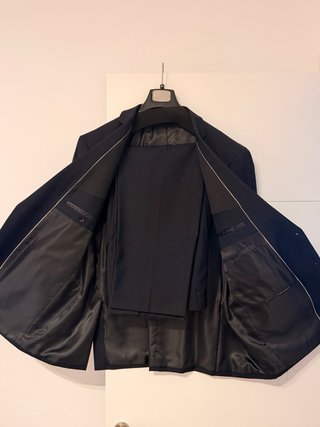 Traje azul marino oscuro para boda