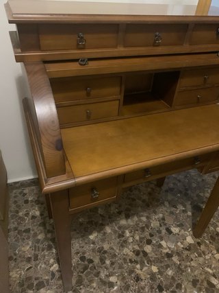 Buró escritorio de madera con cajones