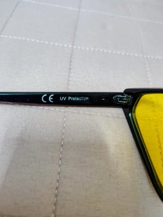 Occhiali da sole cat-eye gialli