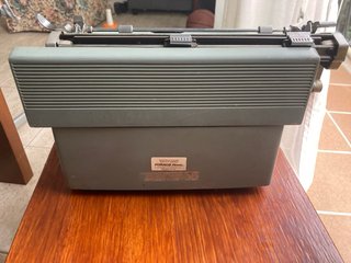 Máquina de escribir Hispano Olivetti Lexicon 80