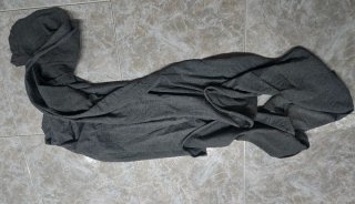 Pañuelo porta bebé gris