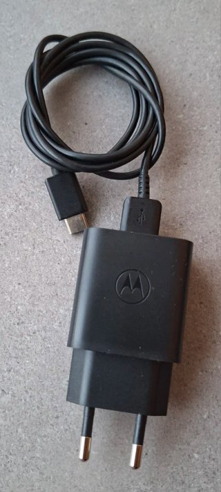 Motorola E13 con caricabatteria
