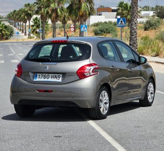Peugeot 208 2012