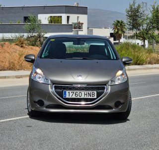 Peugeot 208 2012