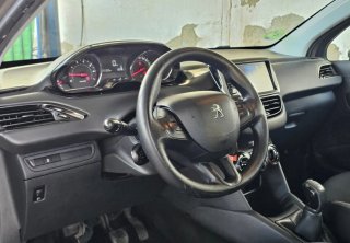 Peugeot 208 2012