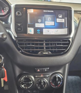 Peugeot 208 2012