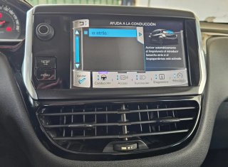 Peugeot 208 2012
