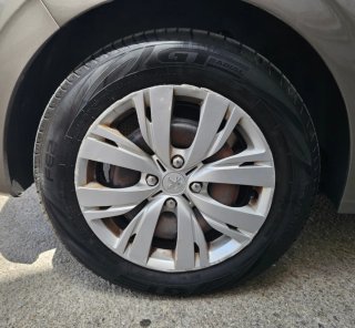 Peugeot 208 2012