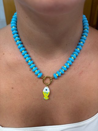 Collar hecho a mano con pez
